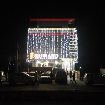 Hotel Ss Grand Lucknow Zewnętrze zdjęcie