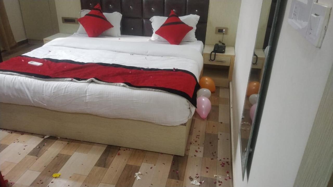 Hotel Ss Grand Lucknow Zewnętrze zdjęcie