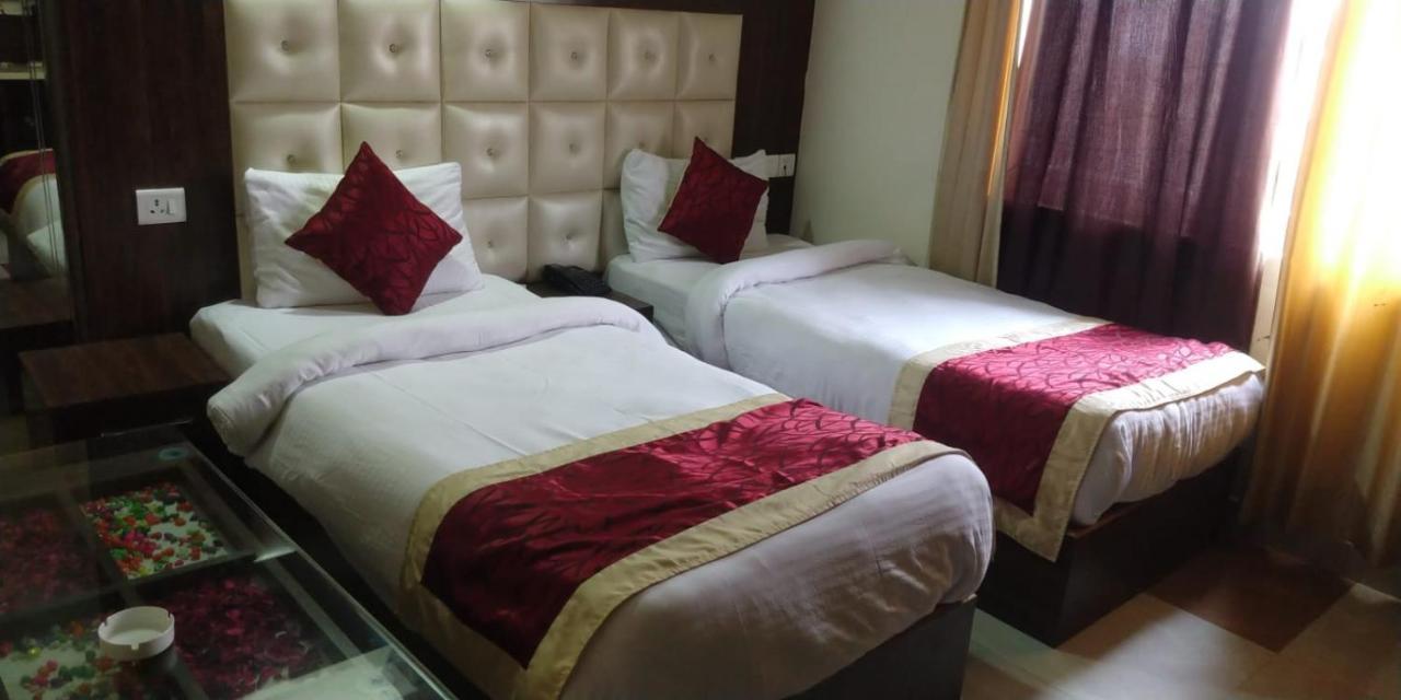 Hotel Ss Grand Lucknow Zewnętrze zdjęcie