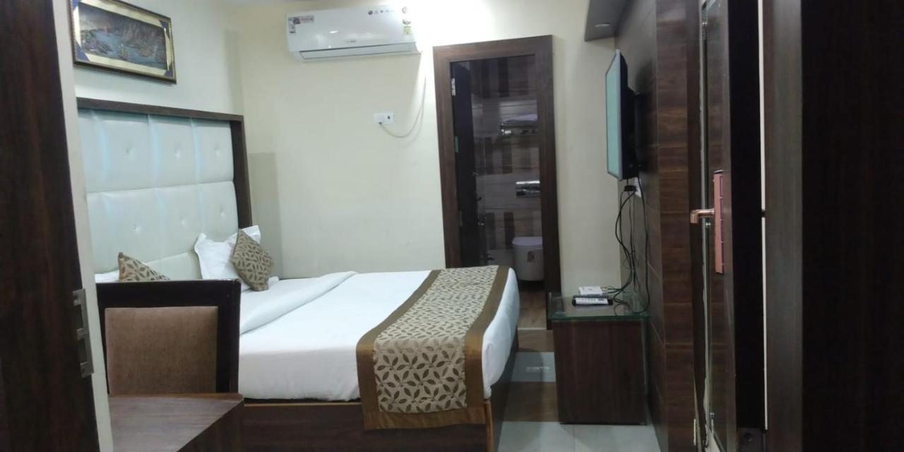 Hotel Ss Grand Lucknow Zewnętrze zdjęcie