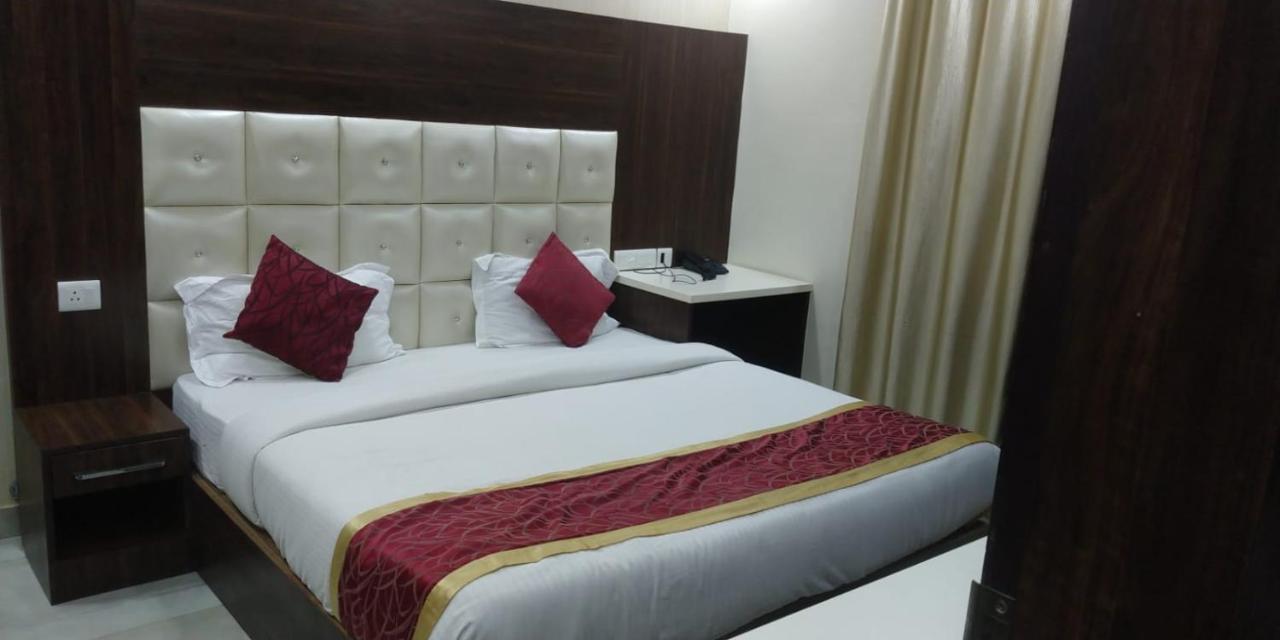 Hotel Ss Grand Lucknow Zewnętrze zdjęcie