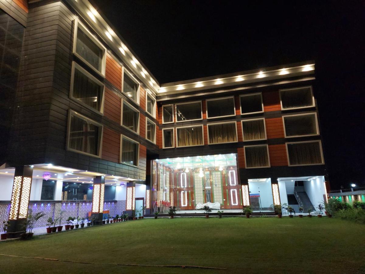 Hotel Ss Grand Lucknow Zewnętrze zdjęcie