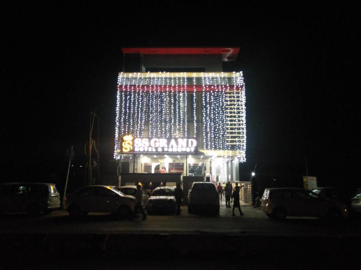 Hotel Ss Grand Lucknow Zewnętrze zdjęcie