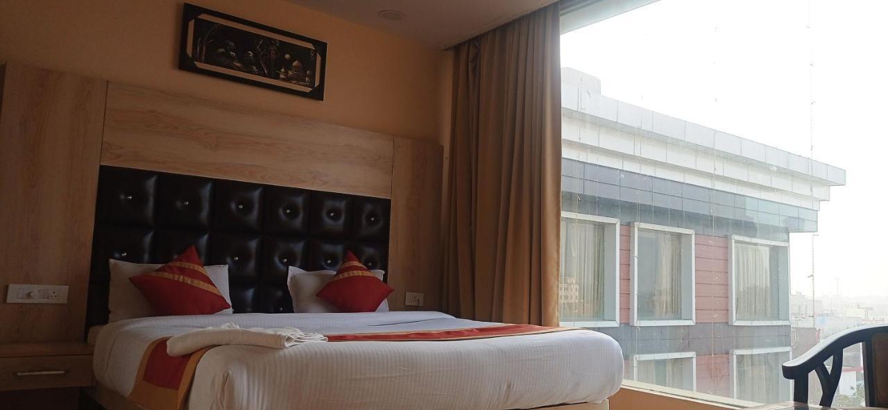 Hotel Ss Grand Lucknow Zewnętrze zdjęcie