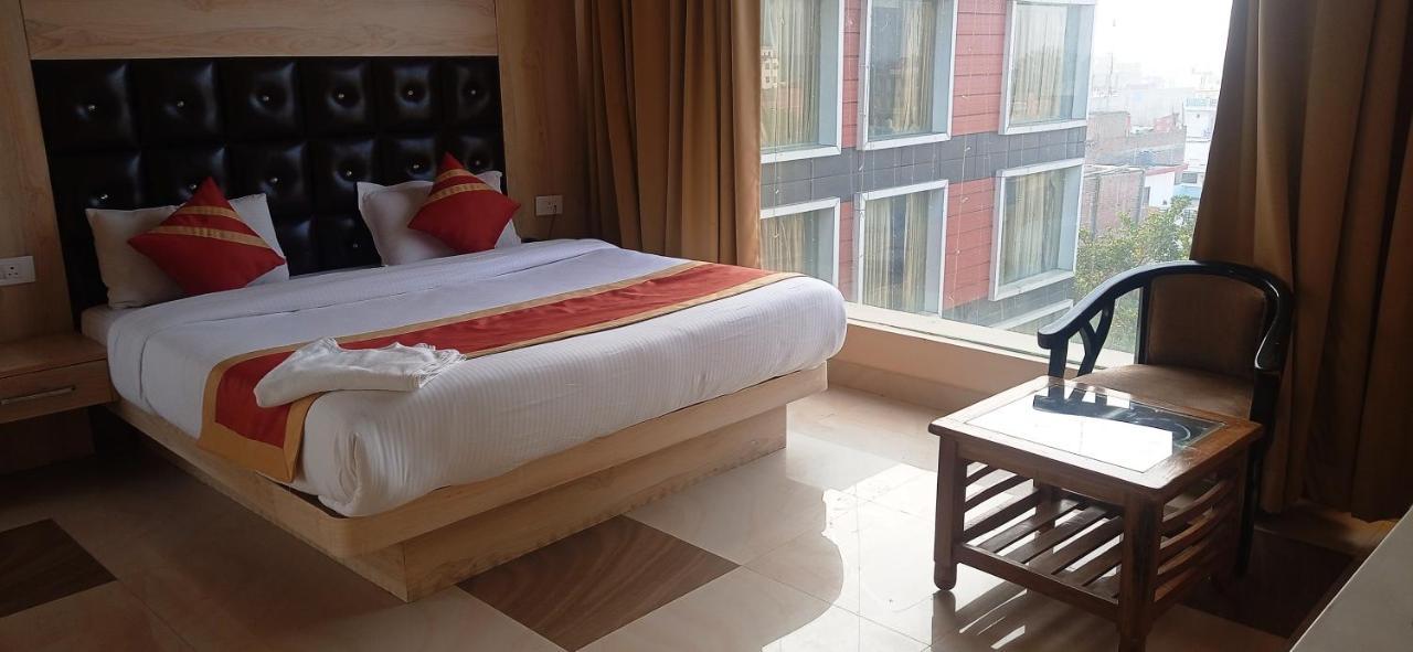 Hotel Ss Grand Lucknow Zewnętrze zdjęcie